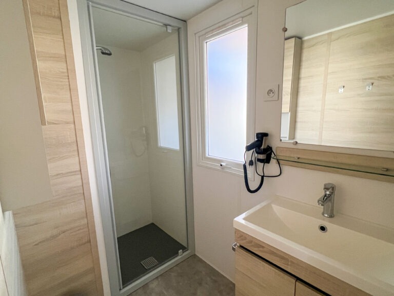 Azalée 5 AZALEE SALLE DE BAIN - ROBRECHT